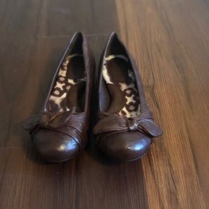 Born brown flats with bow